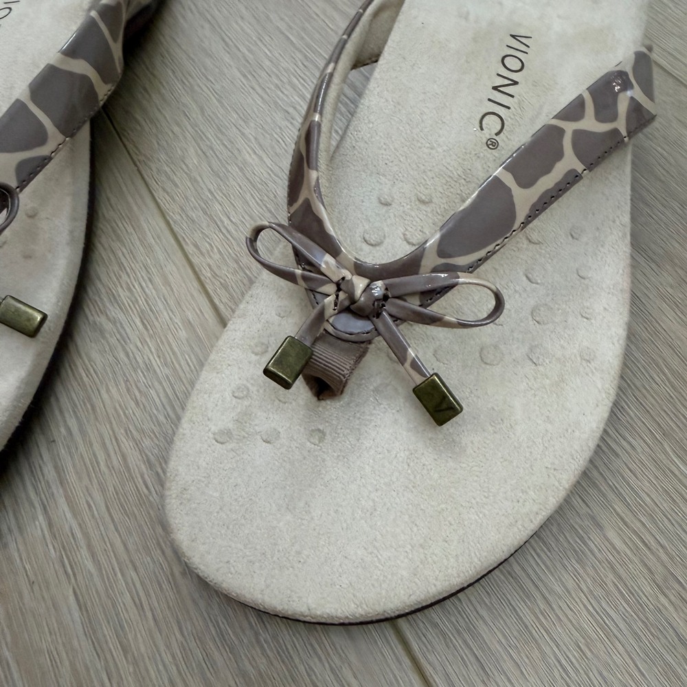 Kk Vionic Bella Ii Tan Giraffe Print Orthotic Sandals Womens 9.5 Flip Flops Bow View 2